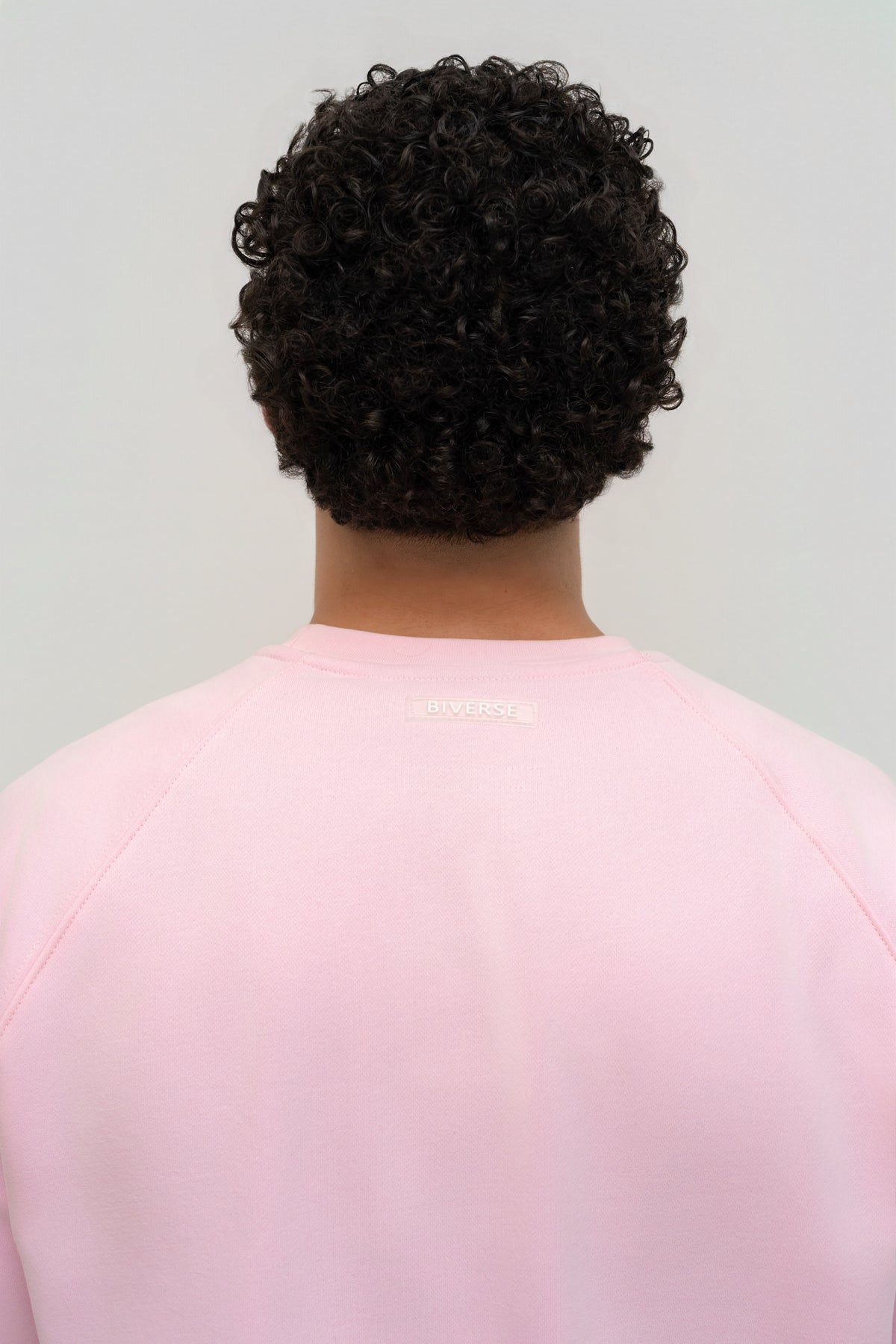 Back neckline and logo detail of the Candy pink BIVERSE crewneck.