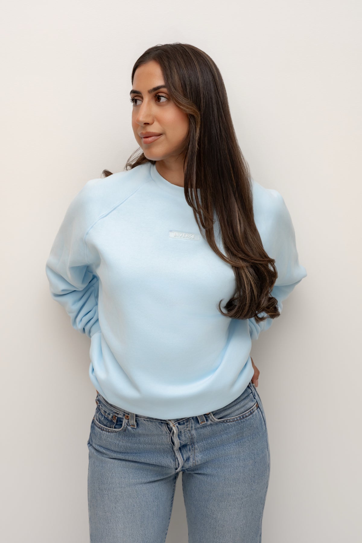 Model wearing the Sky blue BIVERSE crewneck, front view.