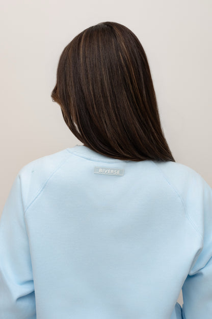 Back neckline and logo detail of the Sky blue BIVERSE crewneck.